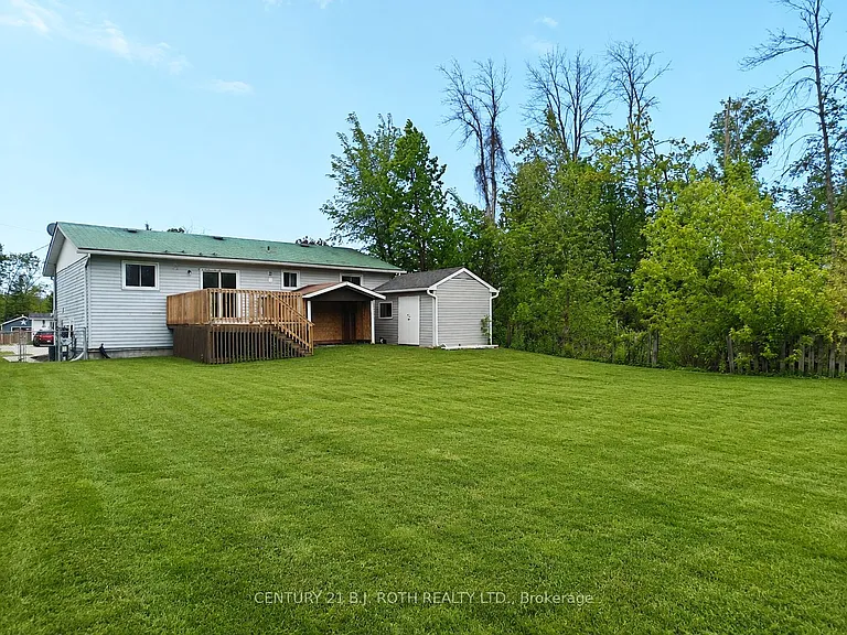 698 Burton Dr — Photo 16