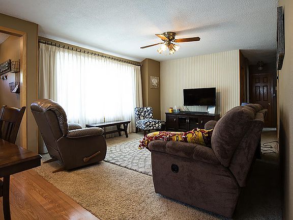 4th image of 808 12th Ave N