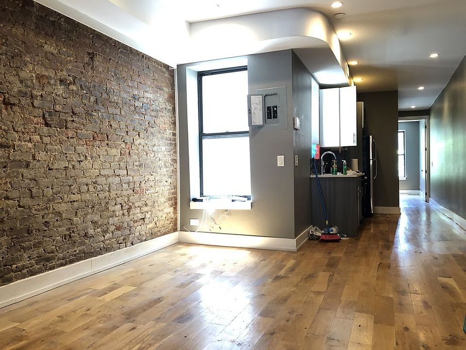 1st image of 2076 Dean St APT 1L