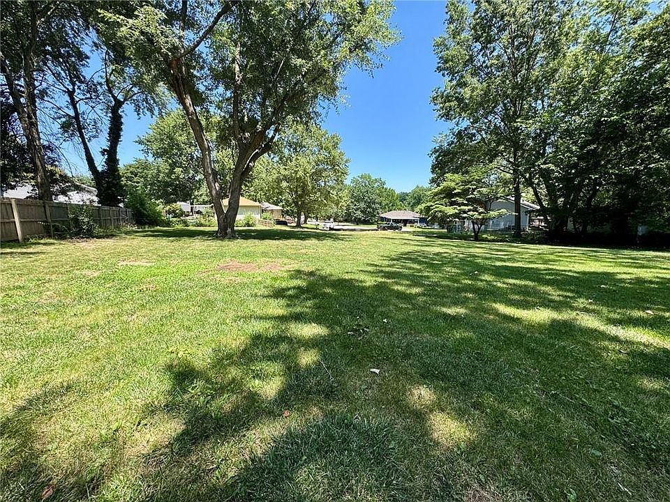 2nd image of 300 SW Keystone Dr