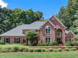 6601 Stonecroft Dr, Oak Ridge, NC 27310