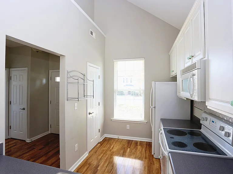 915 Cinnamon Dr — Photo 8