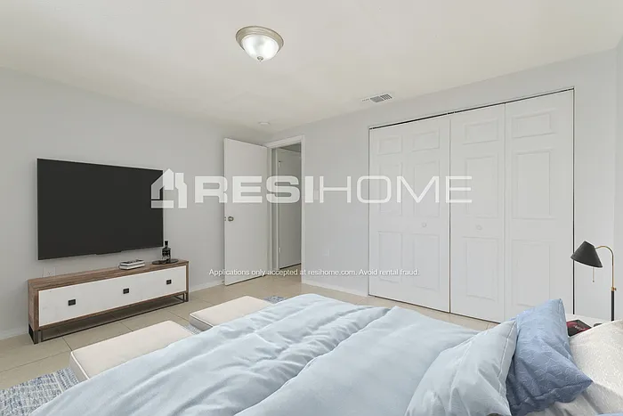 10210 Old Orchard Ln — Photo 8