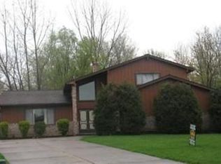 4862 Stacy Ct, Richmond Heights, OH 44143