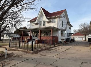 268 & 272 W 1st St, Hoisington, KS 67544