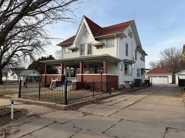 268 & 272 W 1st St, Hoisington, KS 67544