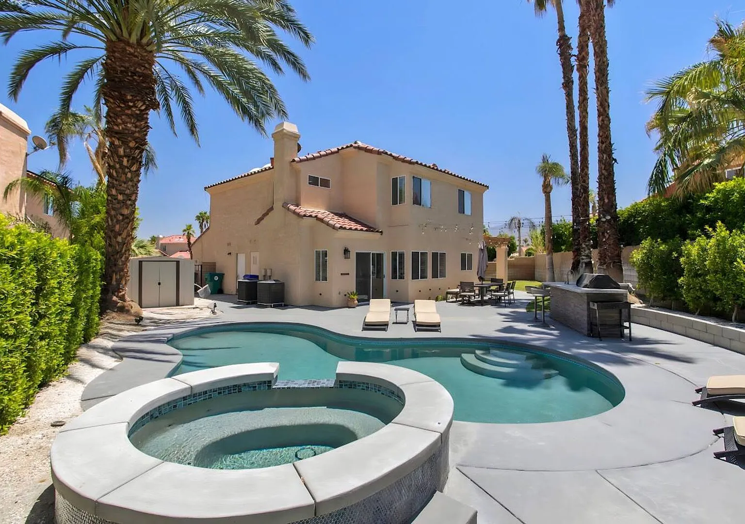 Pool Home in Palm Desert — Photo 1