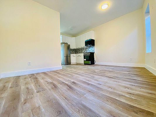 4th image of 212 Edgecombe Ave #1DLX