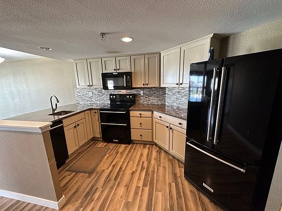 4th image of 100 Park Ave W APT 402