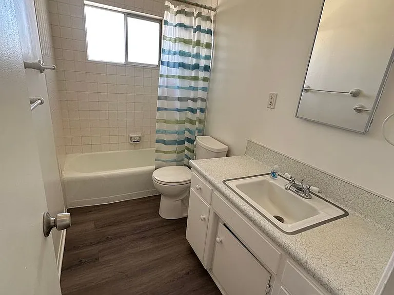 7054 Broad St — Photo 17