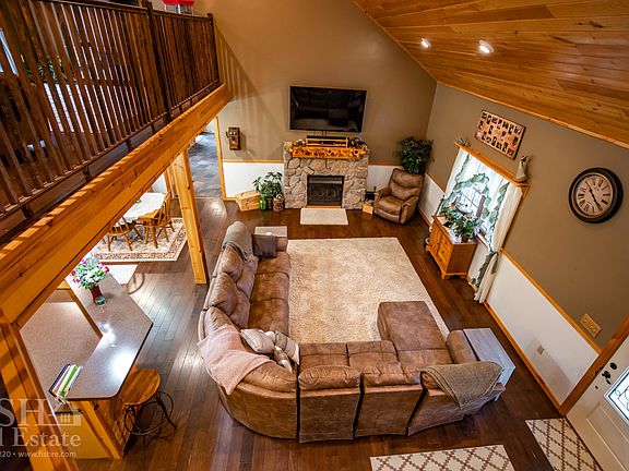 3rd image of 131 Dogwood Ln