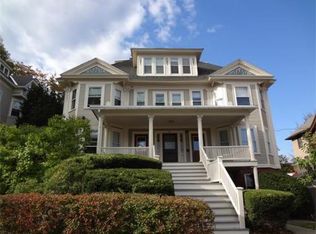 32 Bedford Ter, Northampton, MA 01063