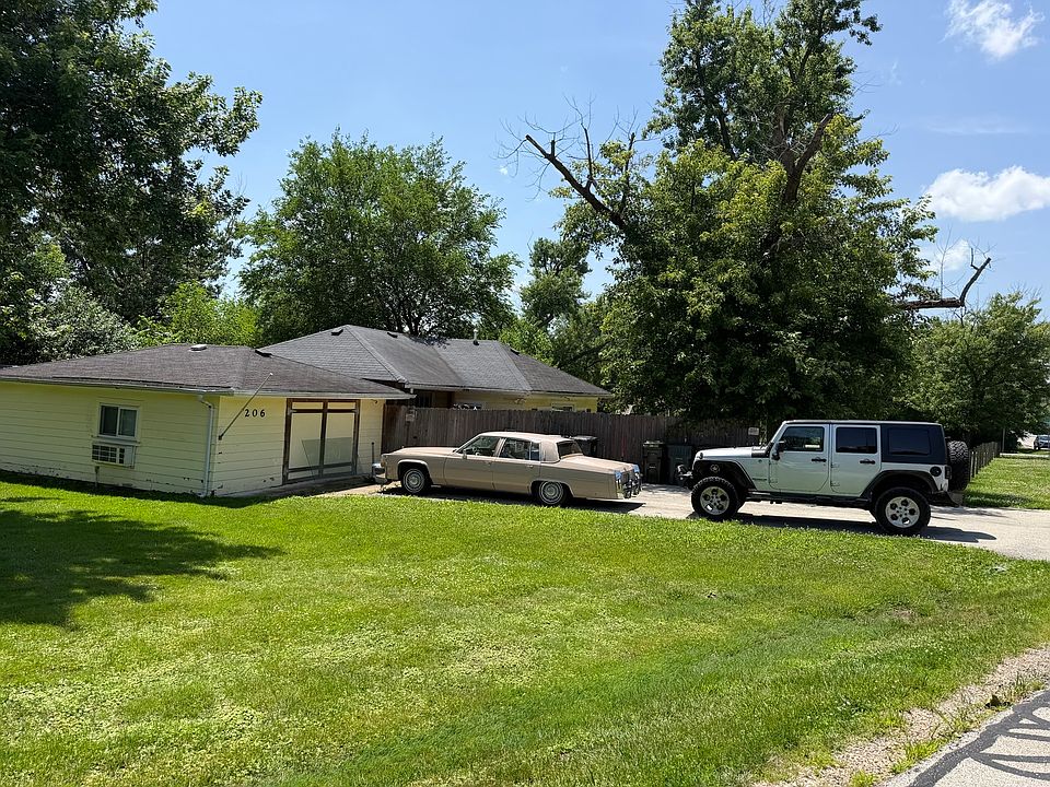 1st image of 206 N Valley View Dr