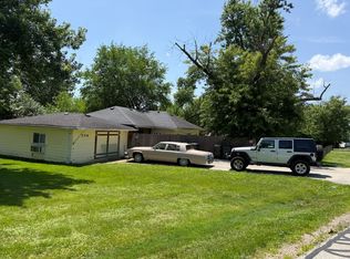 206 N Valley View Dr, Willowbrook, IL 60527