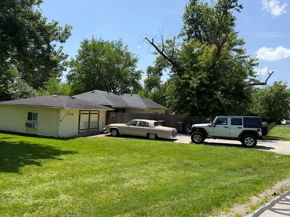 206 N Valley View Dr, Willowbrook, IL 60527