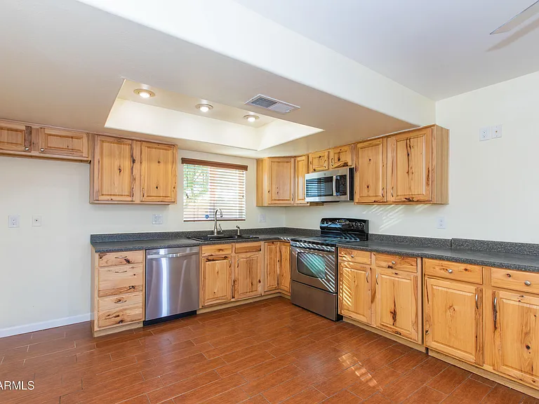 1813 E Ellis Dr — Photo 22
