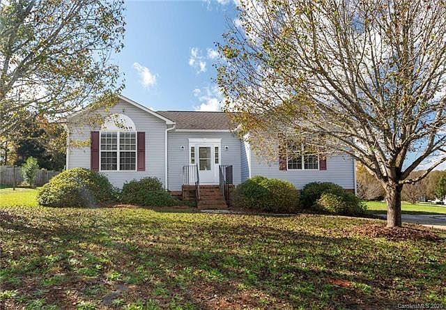 1st image of 909 Blackstone Ln #70