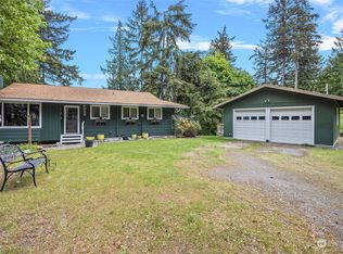 8033 Island Ct, Clinton, WA 98236