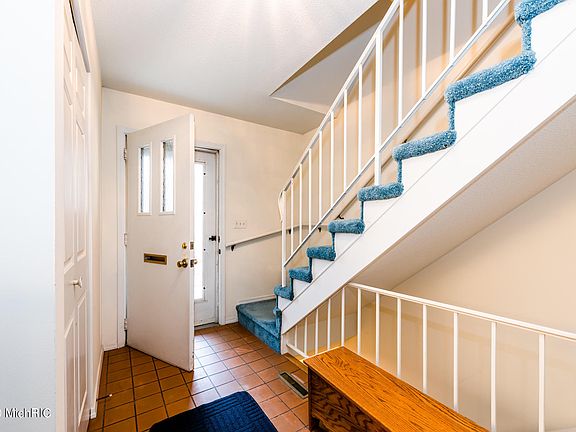 4th image of 2513 Essex Ct