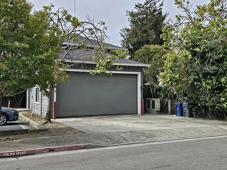 3914 Alameda Ave — Photo 2