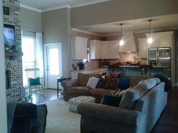 3rd image of 735 Joshua Cir