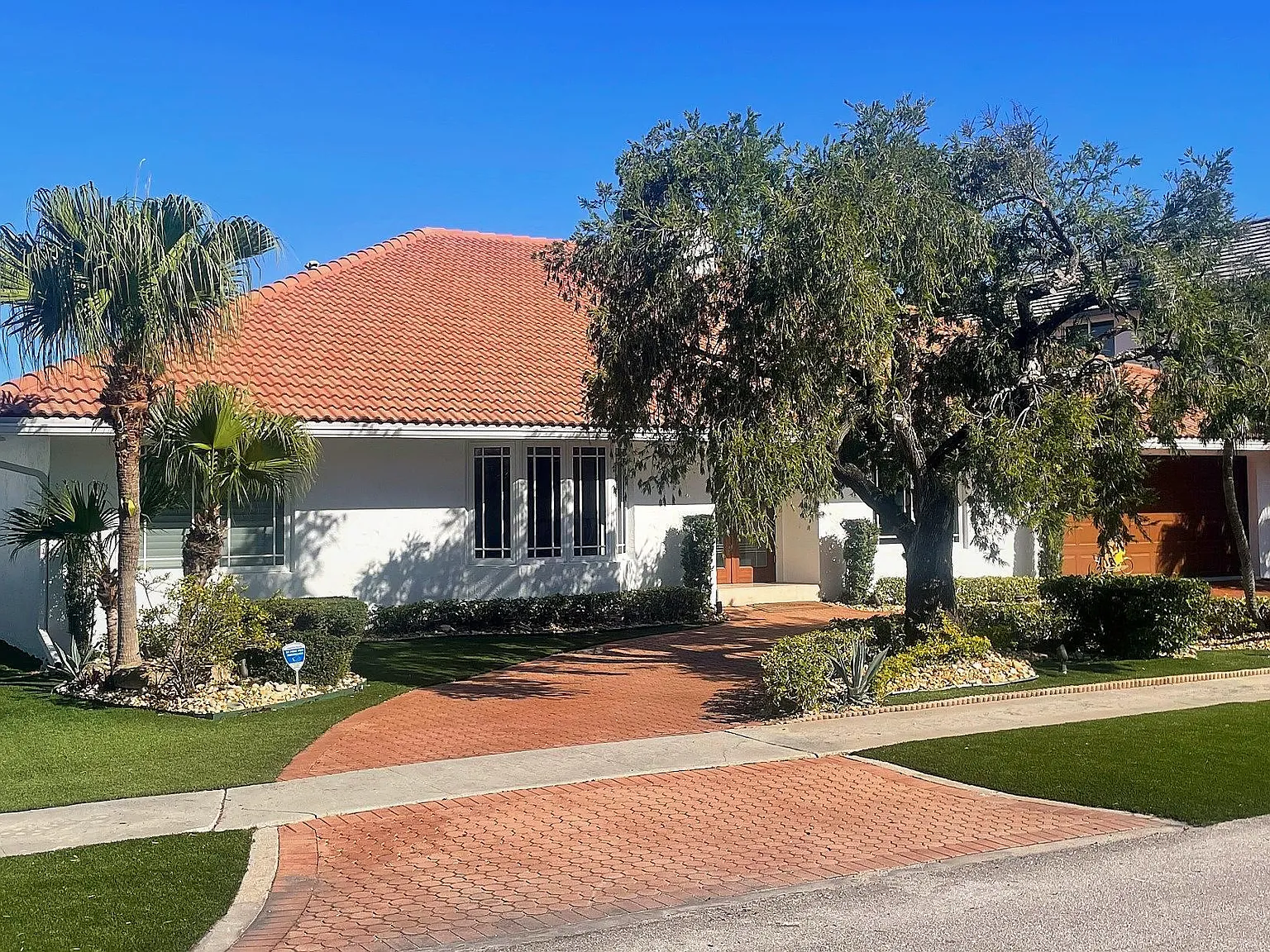 3 bed, 3.5 bath, 3012 sqft, $16,500 — Photo 3