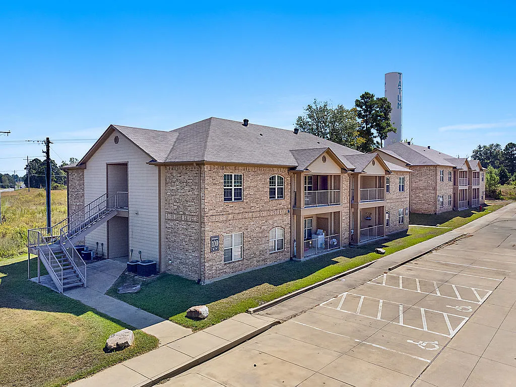 2 bed, $1,100 — Photo 2