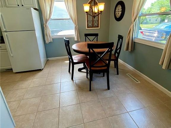 4th image of 3653 Hiwood Ave