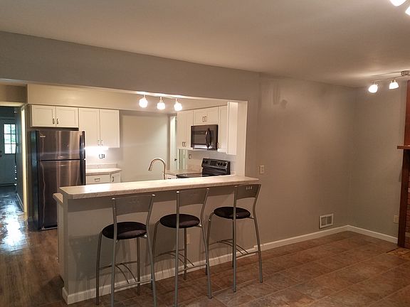 3rd image of 34 Barkwood Ln