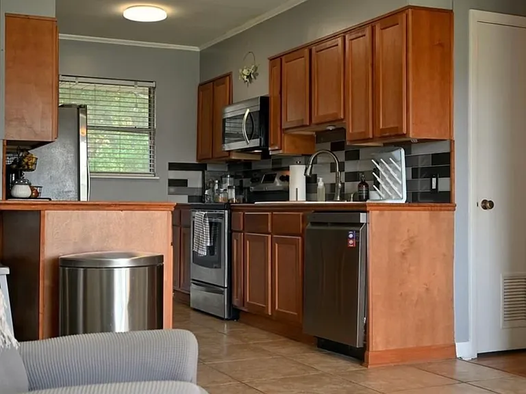 312 Claiborne St — Photo 5