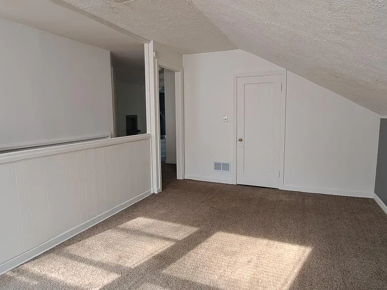 1025 Maple Ave #1 — Photo 4