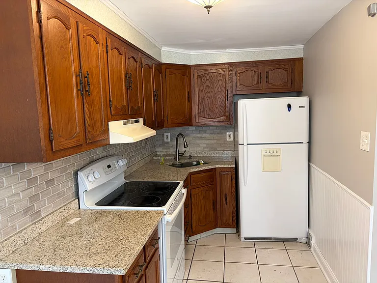 139 W Madison Ave — Photo 7