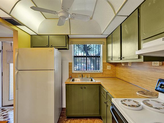 4th image of 9641 Sunrise Lakes Boulevard #106