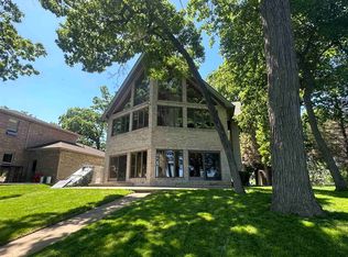 2147 N Point Comfort Rd, Oshkosh, WI 54902