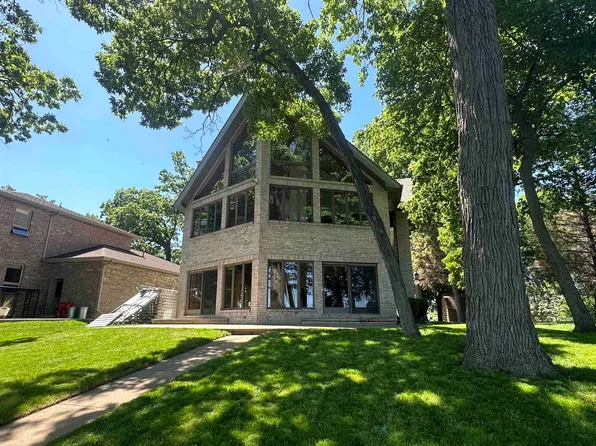 2147 N Point Comfort Rd, Oshkosh, WI 54902