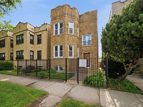 3rd image of 5706 N Maplewood Ave