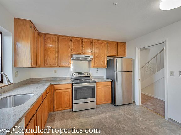 5th image of 3111 Vicente St APT 205