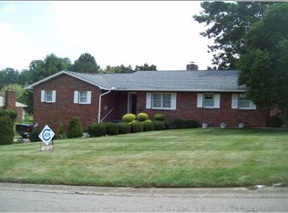 104 Belmont Dr, Saint Clairsville, OH 43950