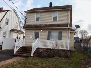 132 Woodside Ave, Freeport, NY 11520