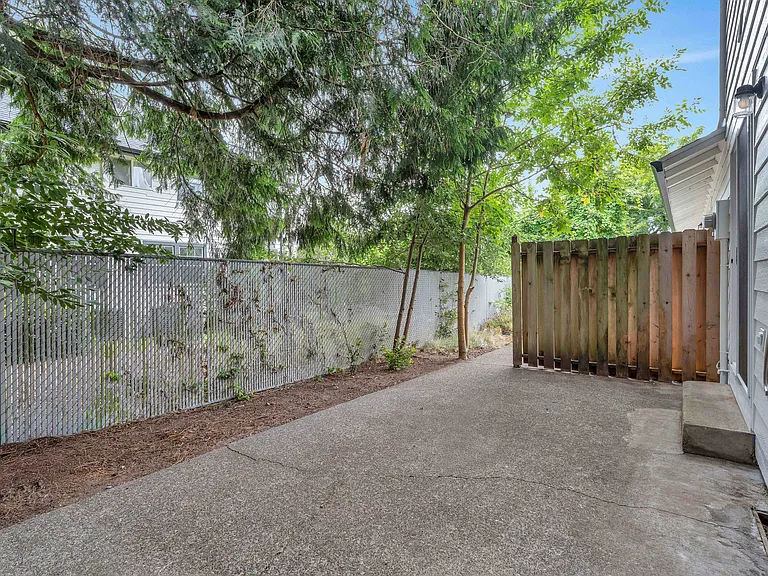 5210-5232 SE Rinearson Rd #5230 — Photo 22
