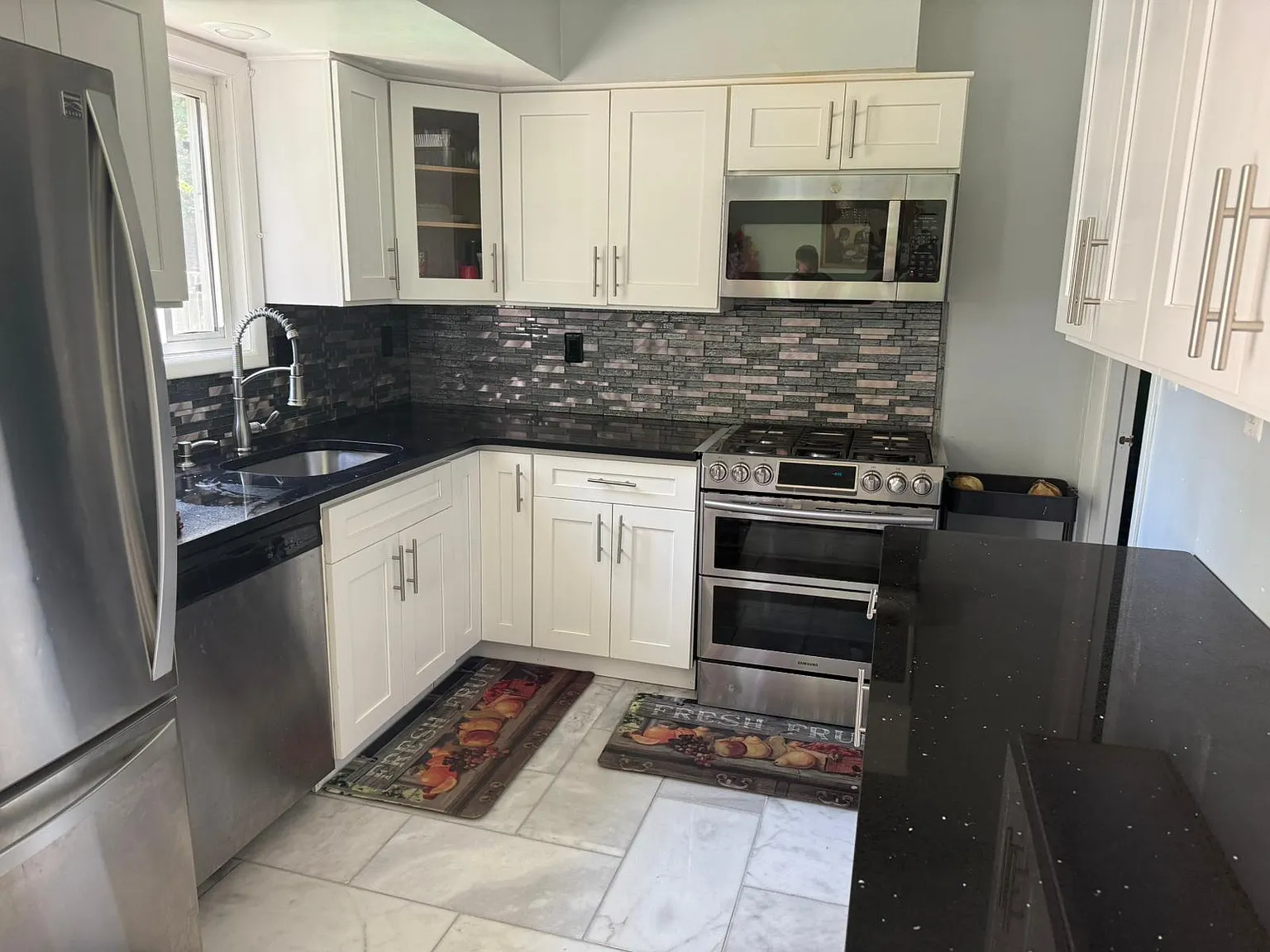 3 bed, 2.5 bath, 1180 sqft, $1,000 — Photo 1