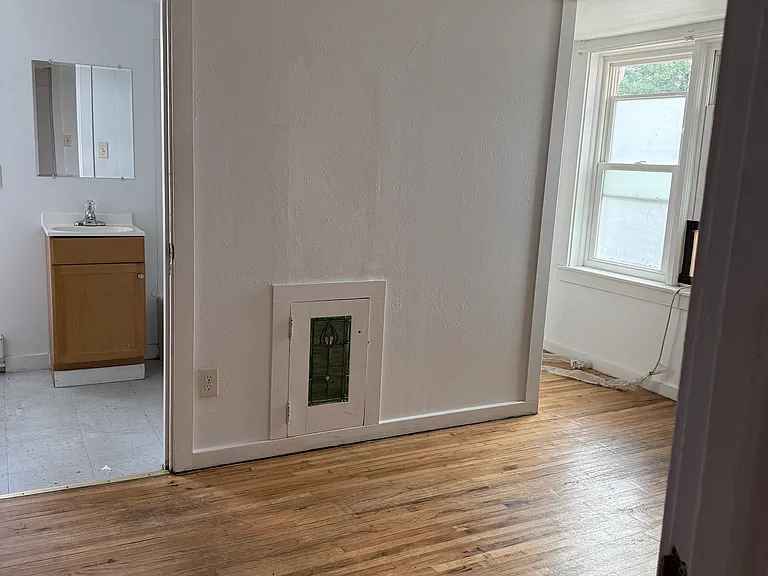 1705 Liggett Ave — Photo 9