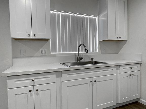 5th image of 325 Roosevelt St #11