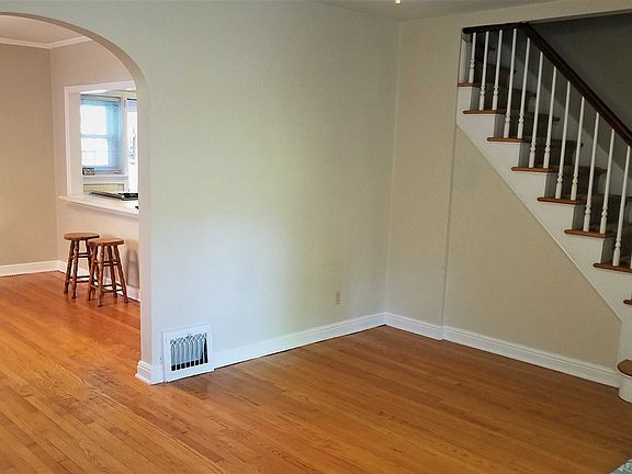 3rd image of 1116-1118 Sanford Ave