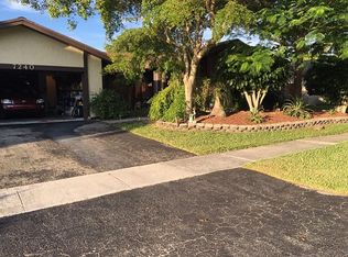 7240 NW 46th St, Lauderhill, FL 33319