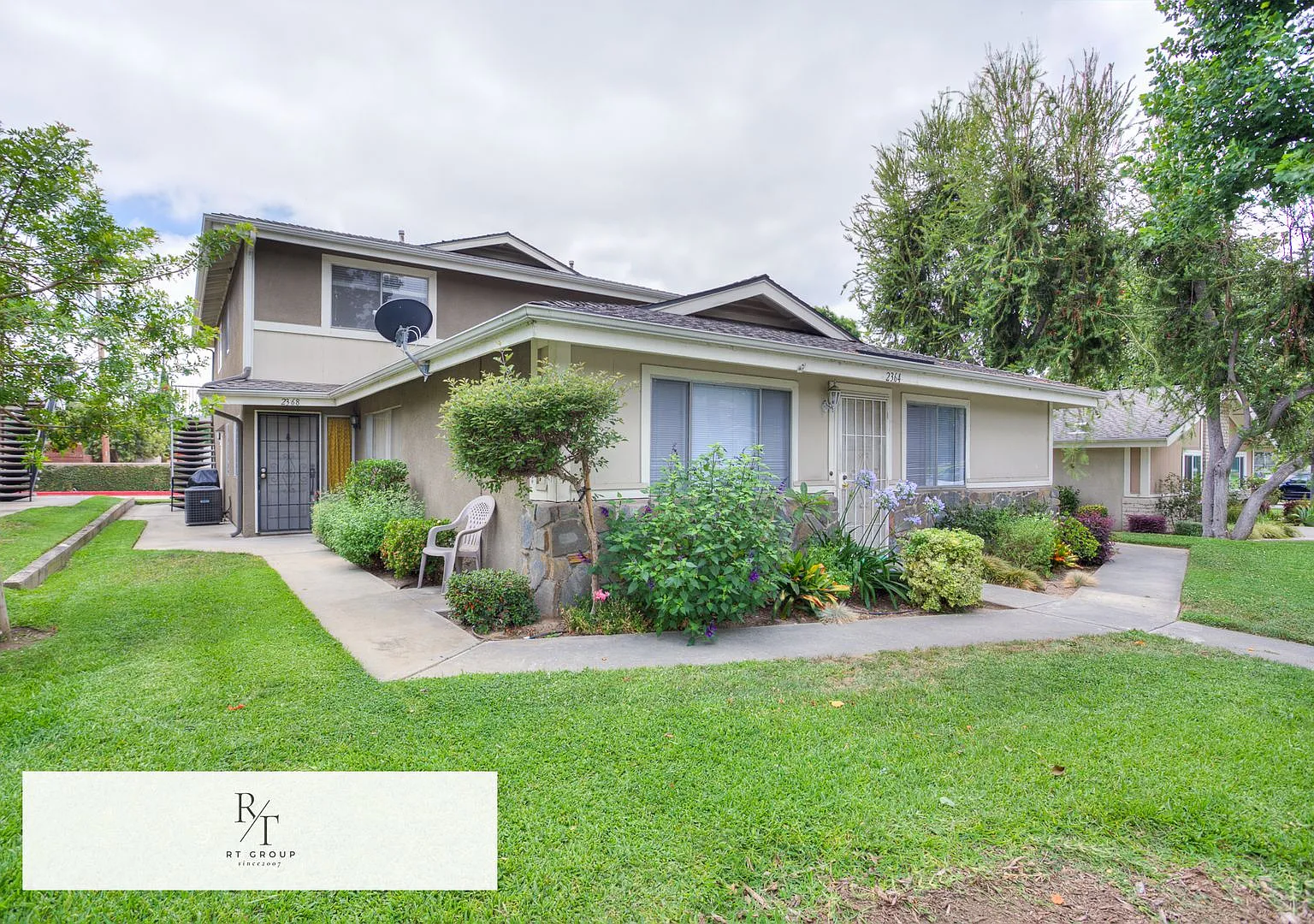 2 Bed | 1 Bath Condo in the Desirable Villa La Verne Community — Photo 2