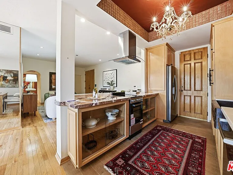612 S Barrington Ave #213 — Photo 7