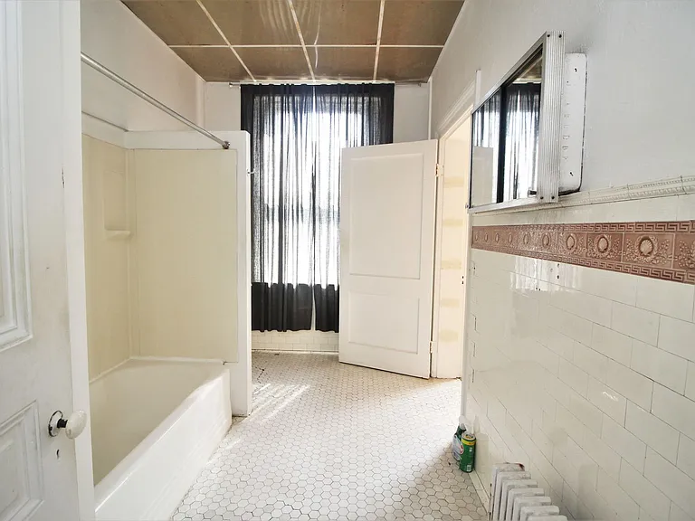 808 Cathedral St — Photo 15
