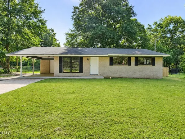 561 Colonial Dr, Holly Springs, MS 38635