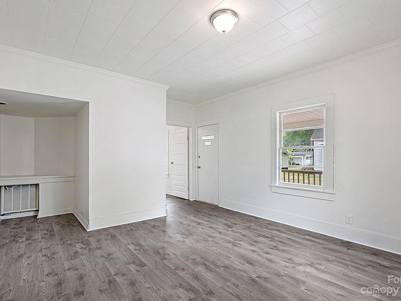 5th image of 135 Crawford St